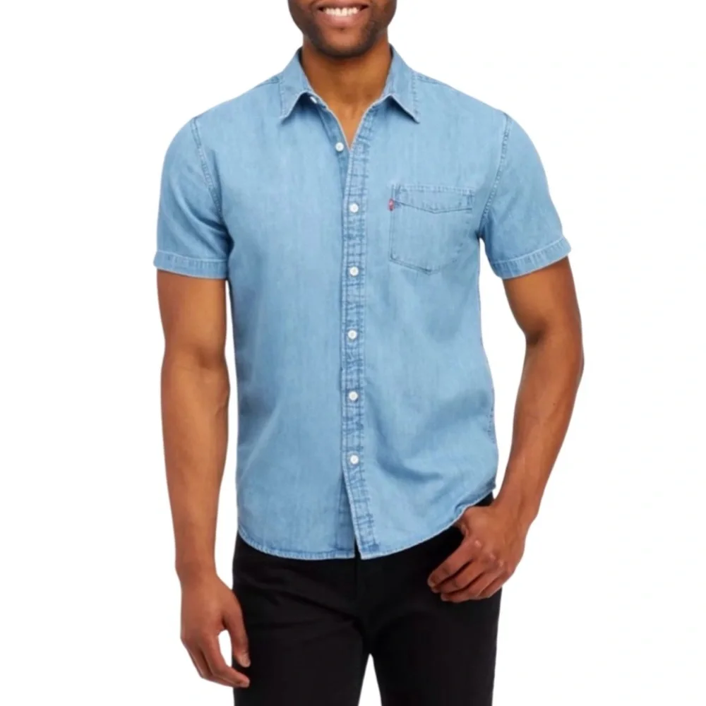 Levi’s Chambray Short Sleeve Button Up Shirt Medium